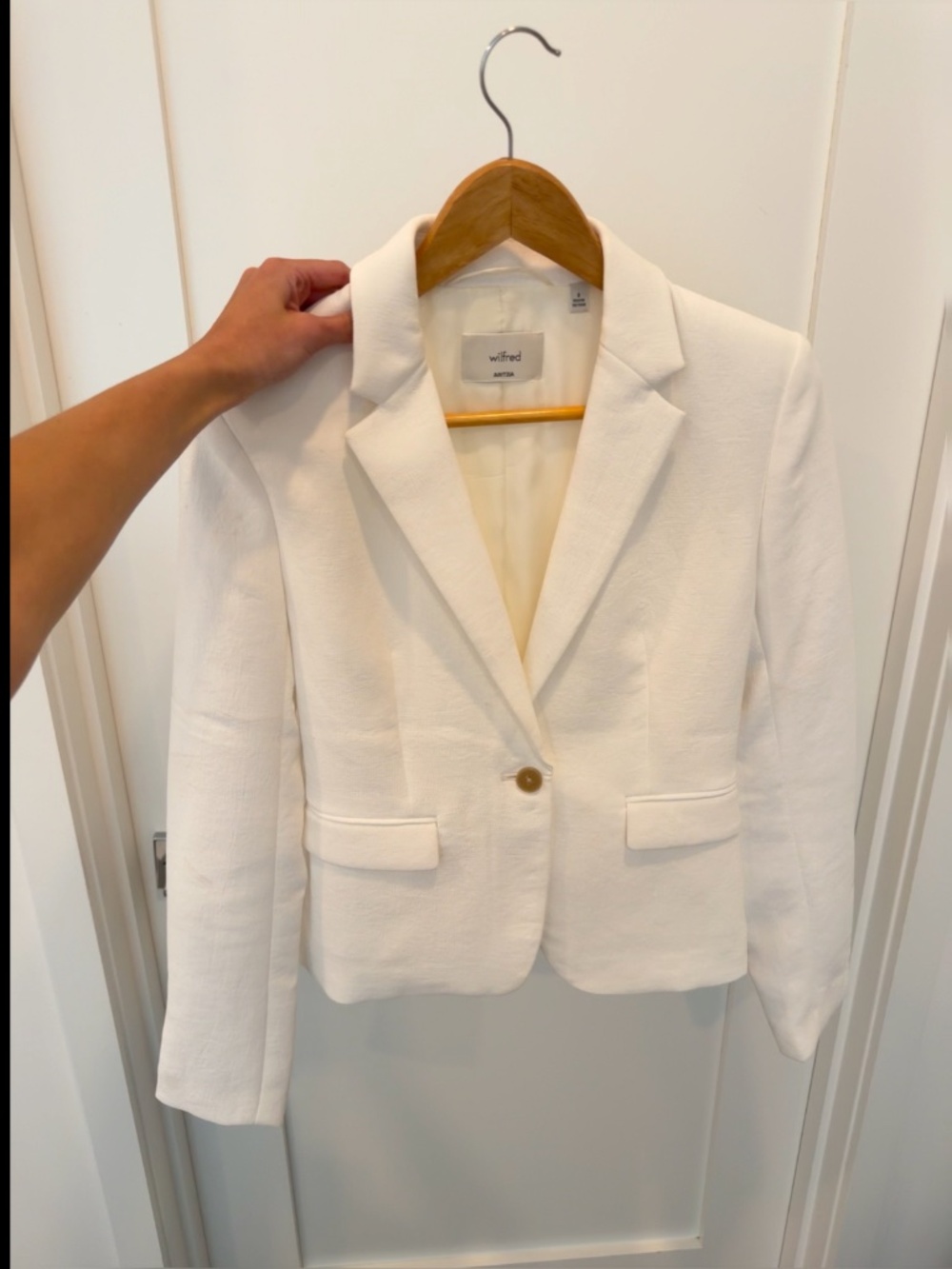 Aritzia Babaton White Blazer (Size 0)